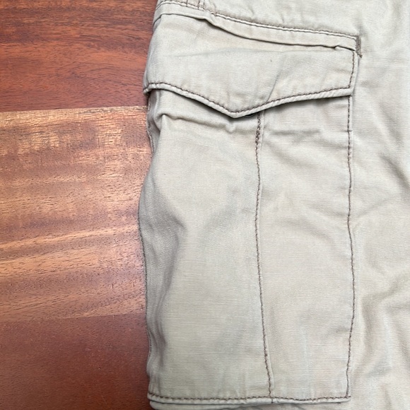 Tommy Bahama Tan Cargo Shorts Sz XL - Picture 4 of 10